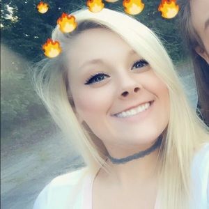 Meet your Posher, Chloe